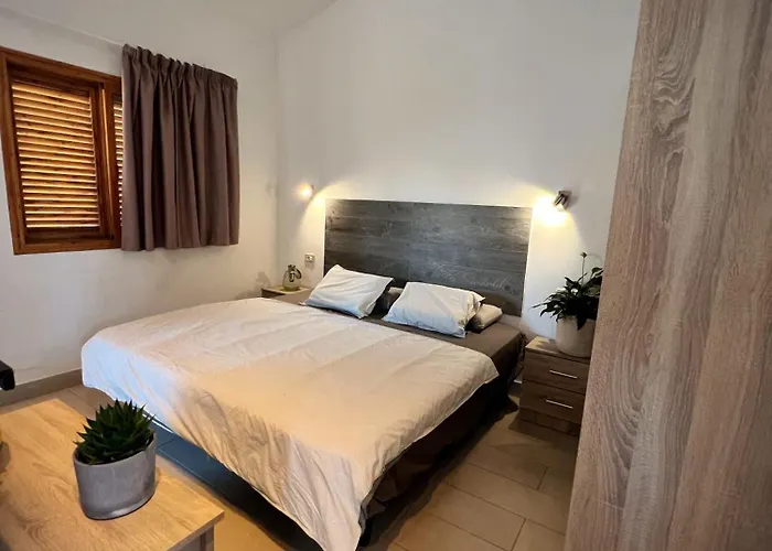 Buzzstays: 1-Bed Bungalow, Garden, Near Yumbo & Beach