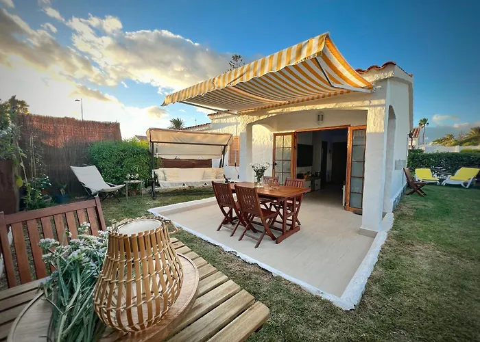 Buzzstays: 1-Bed Bungalow, Garden, Near Yumbo & Beach