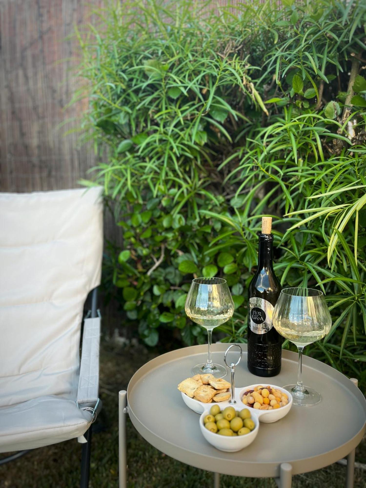 Buzzstays: 1-bed Bungalow, Garden, Near Yumbo & * Maspalomas (Gran Canaria)