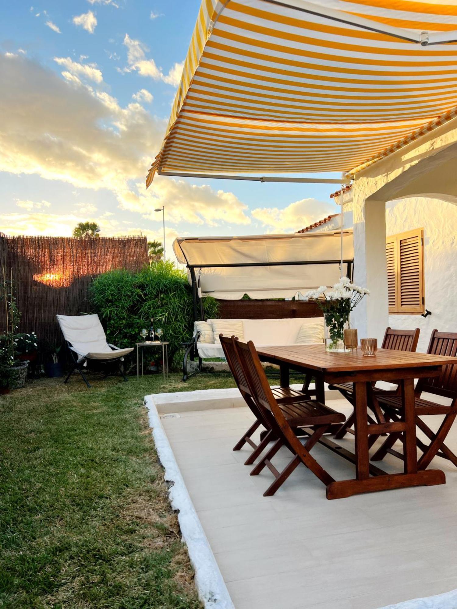 Buzzstays: 1-bed Bungalow, Garden, Near Yumbo & * Maspalomas (Gran Canaria)