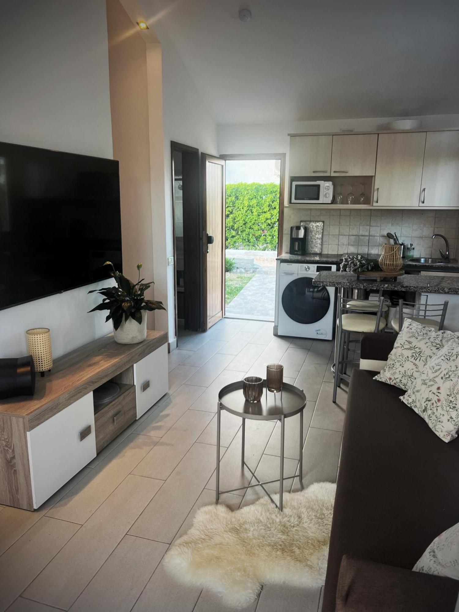 Apartment Buzzstays: 1-bed Bungalow, Garden, Near Yumbo &