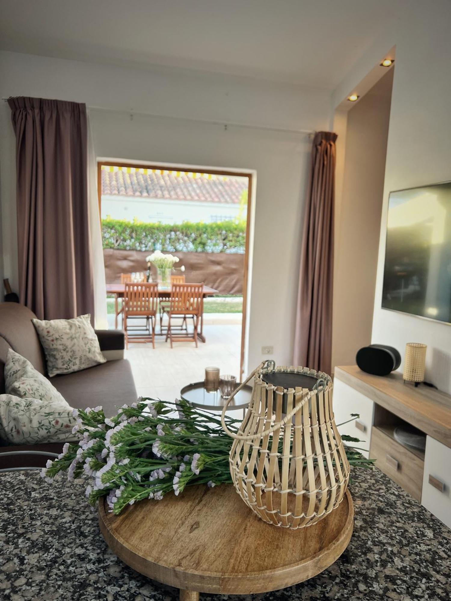 Buzzstays: 1-bed Bungalow, Garden, Near Yumbo & *