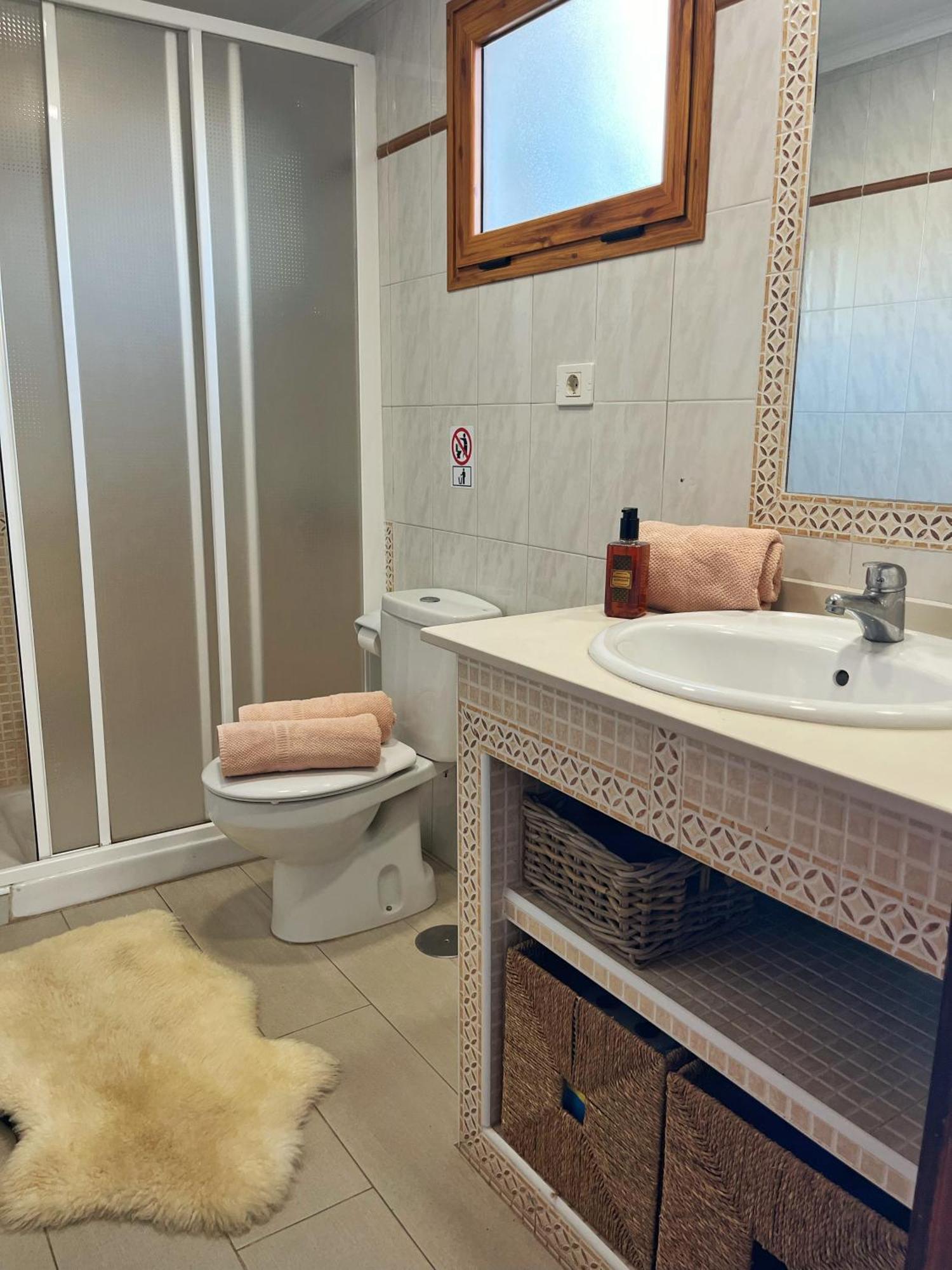 Buzzstays: 1-bed Bungalow, Garden, Near Yumbo & Maspalomas (Gran Canaria)
