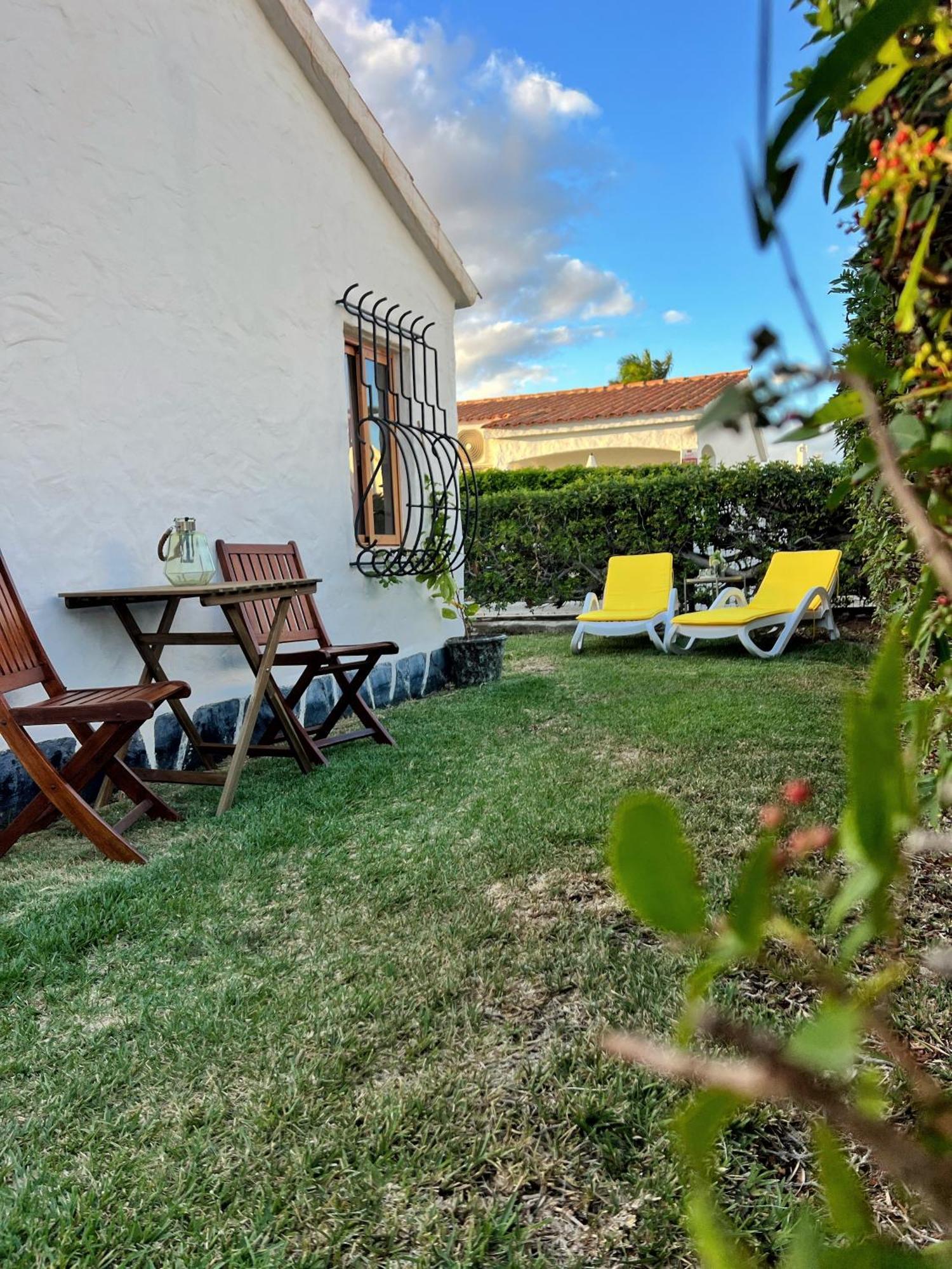 Buzzstays: 1-bed Bungalow, Garden, Near Yumbo &